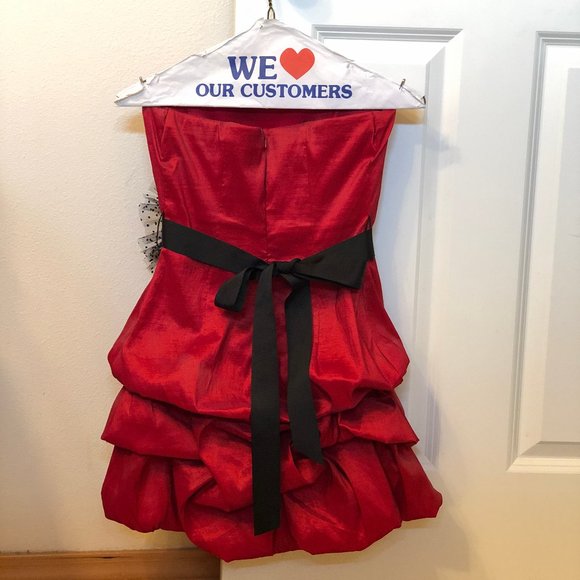 Red homecoming dress, strapless - Picture 7 of 8